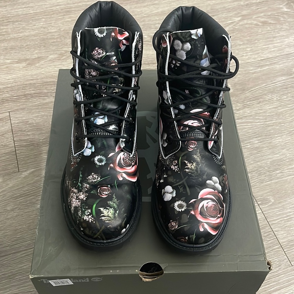 Preloved Women Floral Timberlands